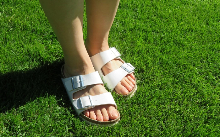 How To Choose Sandals For Flat Feet